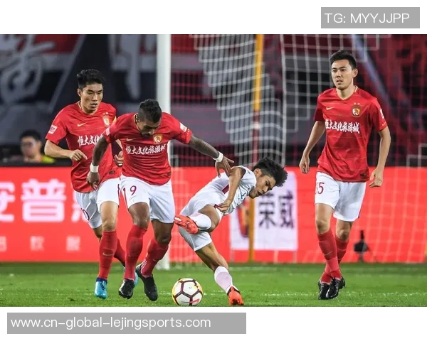 11月3日广州恒大与上港精彩对决集锦回顾与精彩瞬间分析